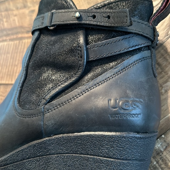 UGG Waterproof Wedge Booties SZ 7 - Picture 9 of 11